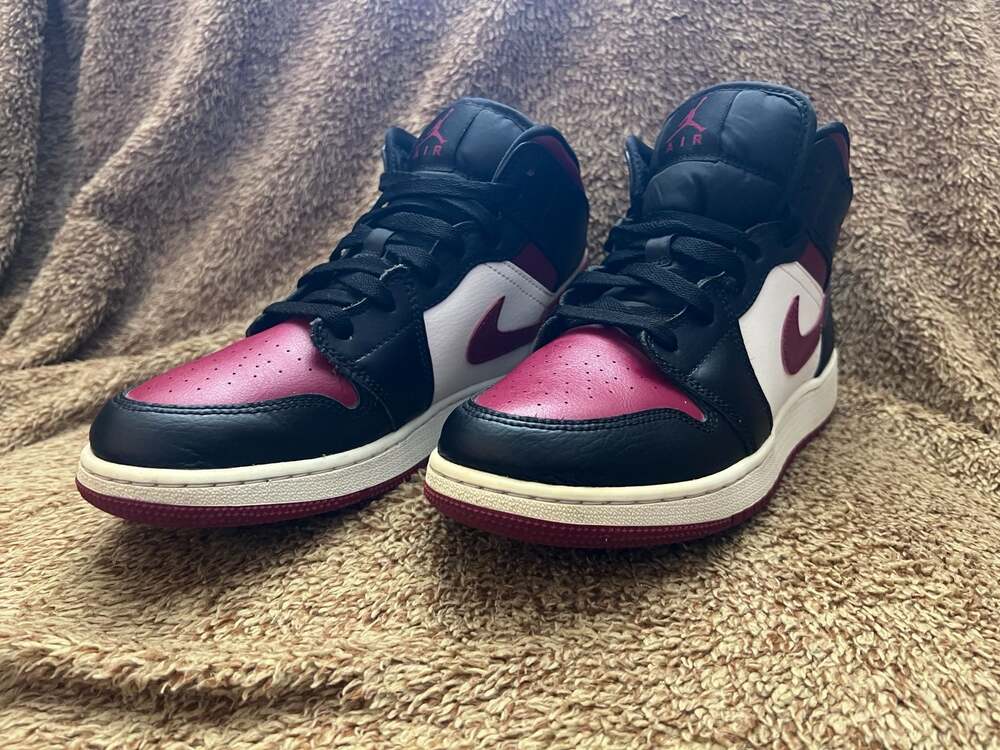 Nike Air Jordan 1 Mid GS 'Noble Red' Black/Noble Red-White (Style 554725-066)
